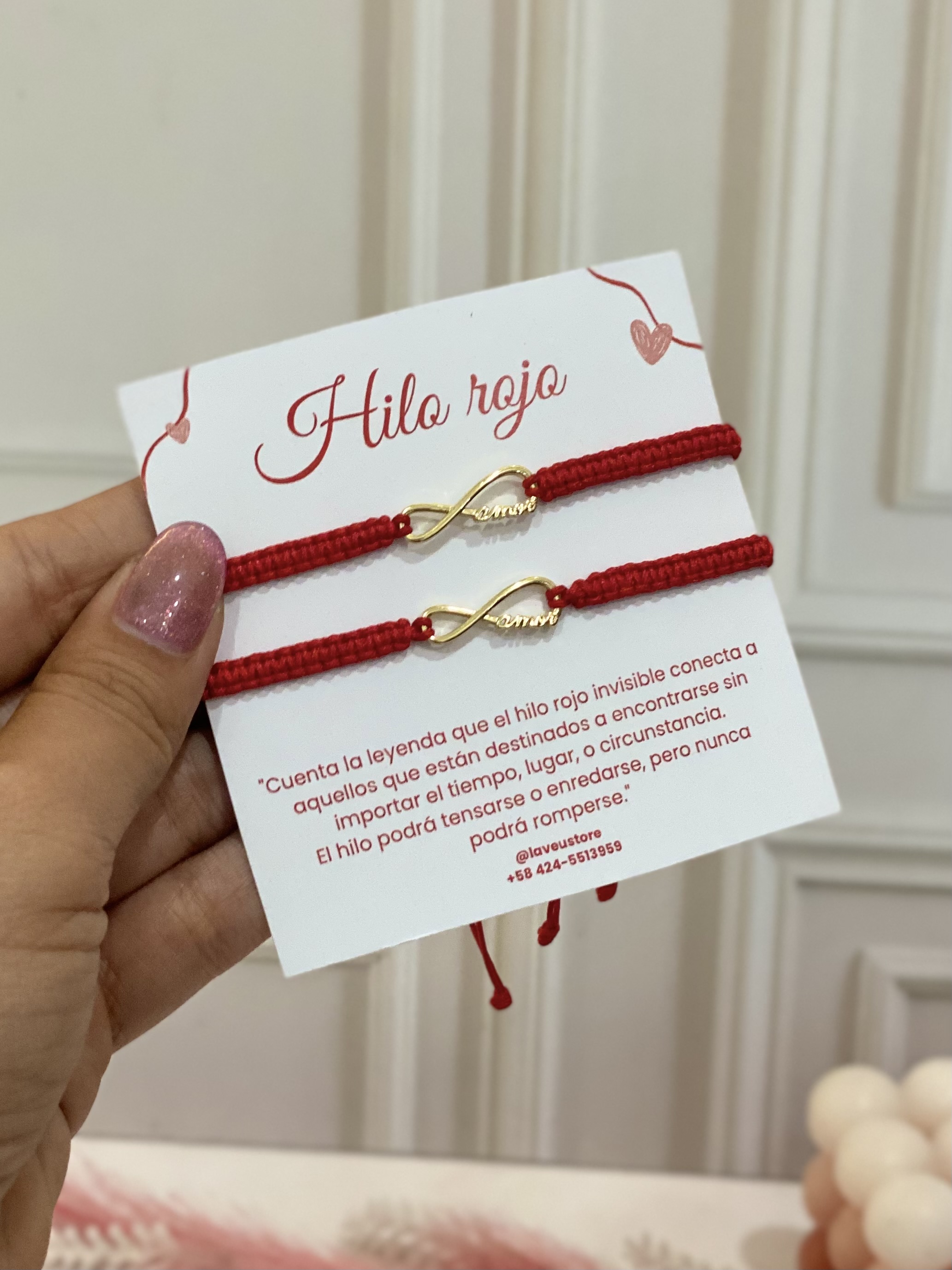 Pulsera hilo rojo tejida