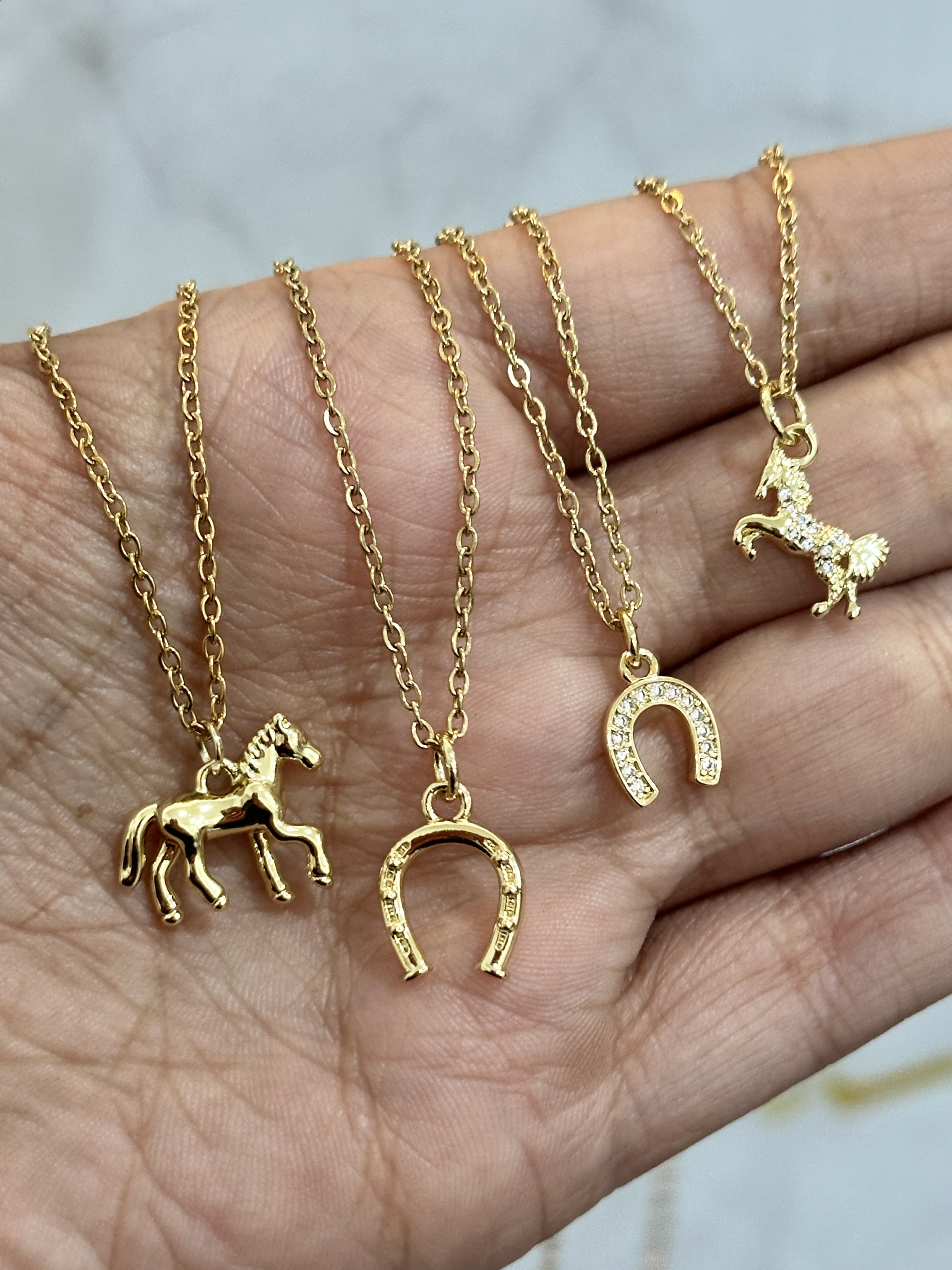 Collares de caballos y herraduras 