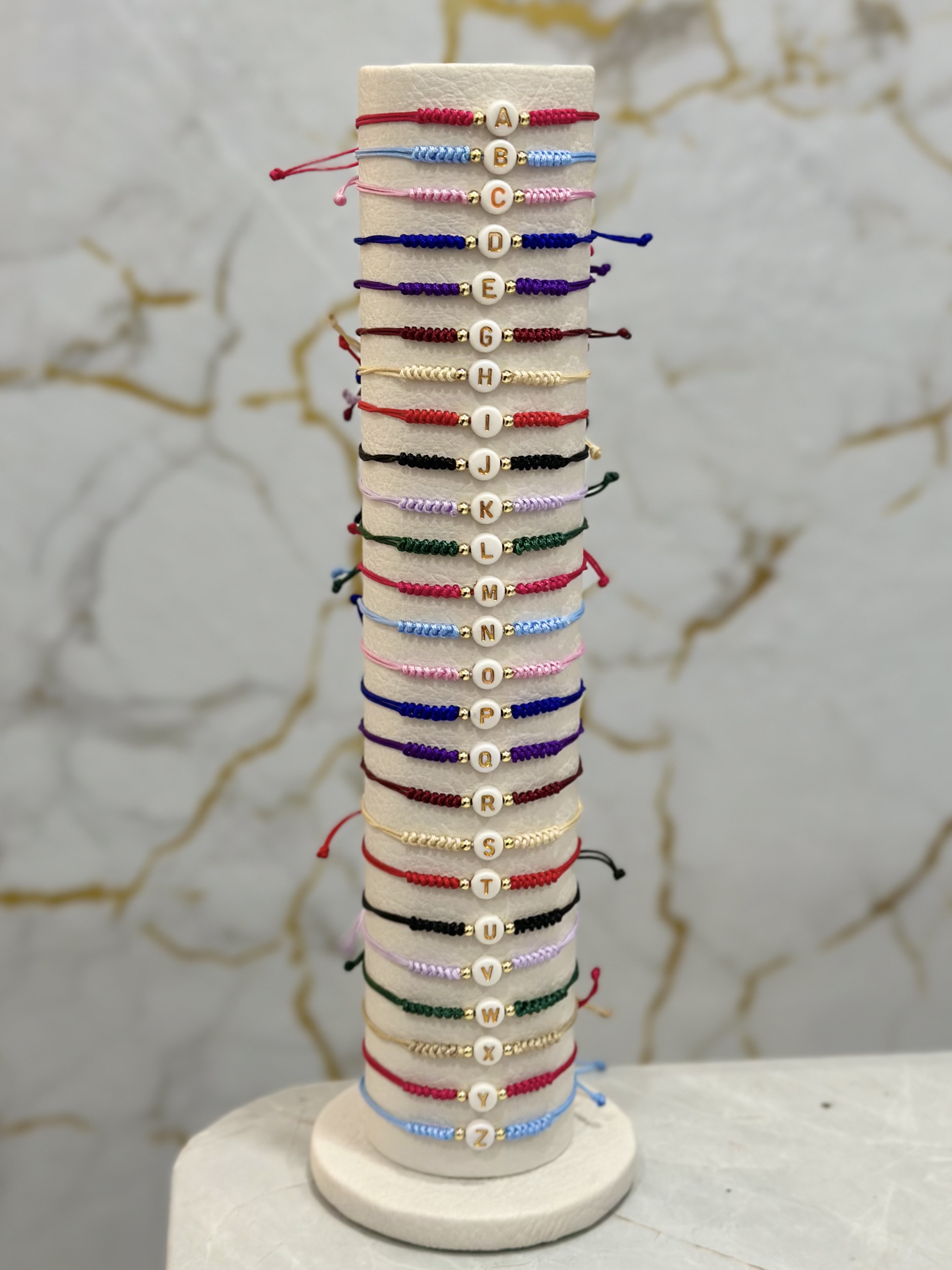 Pulseras de iniciales hilitos