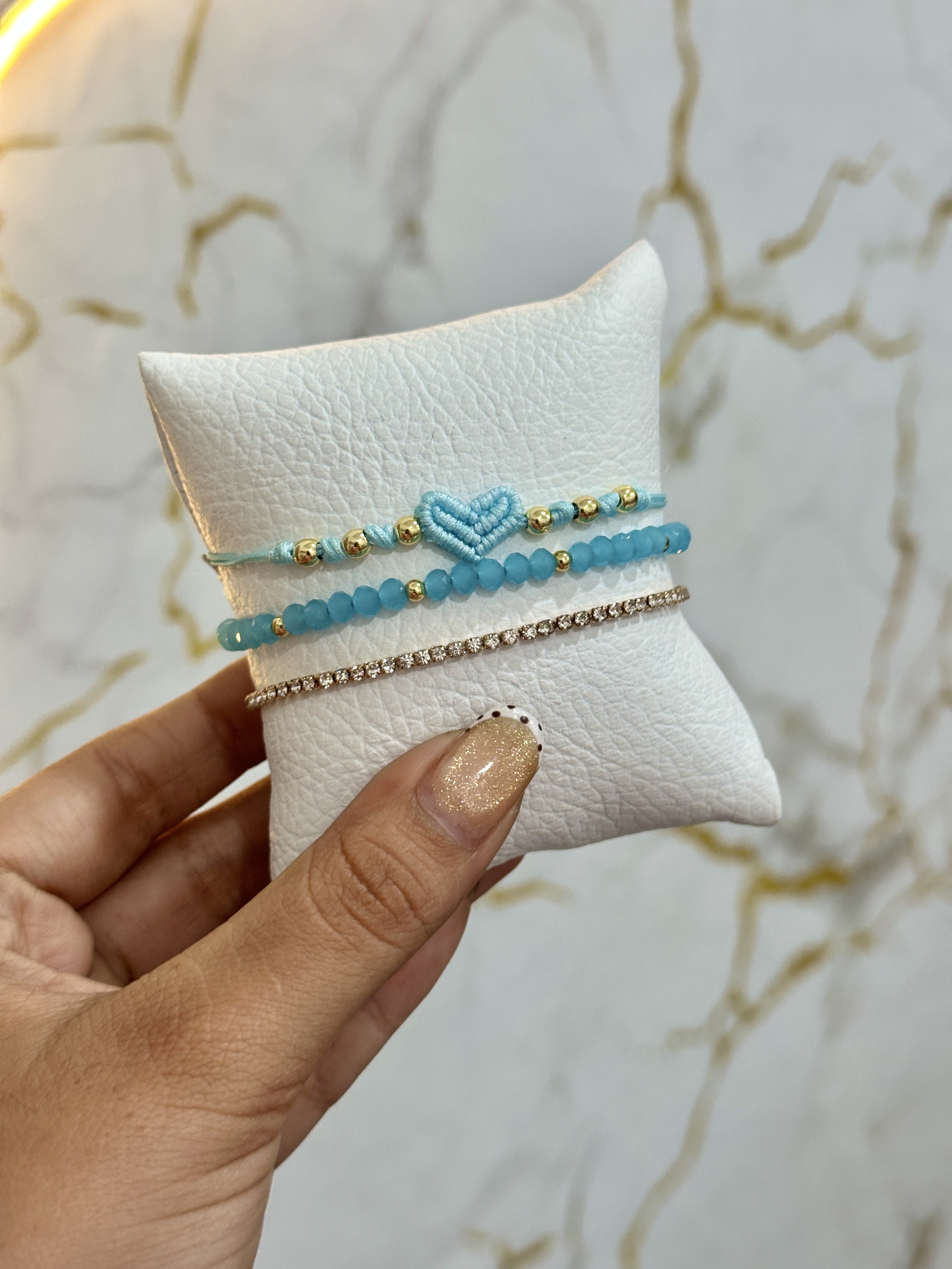 Set de pulseras de corazón tejido  2