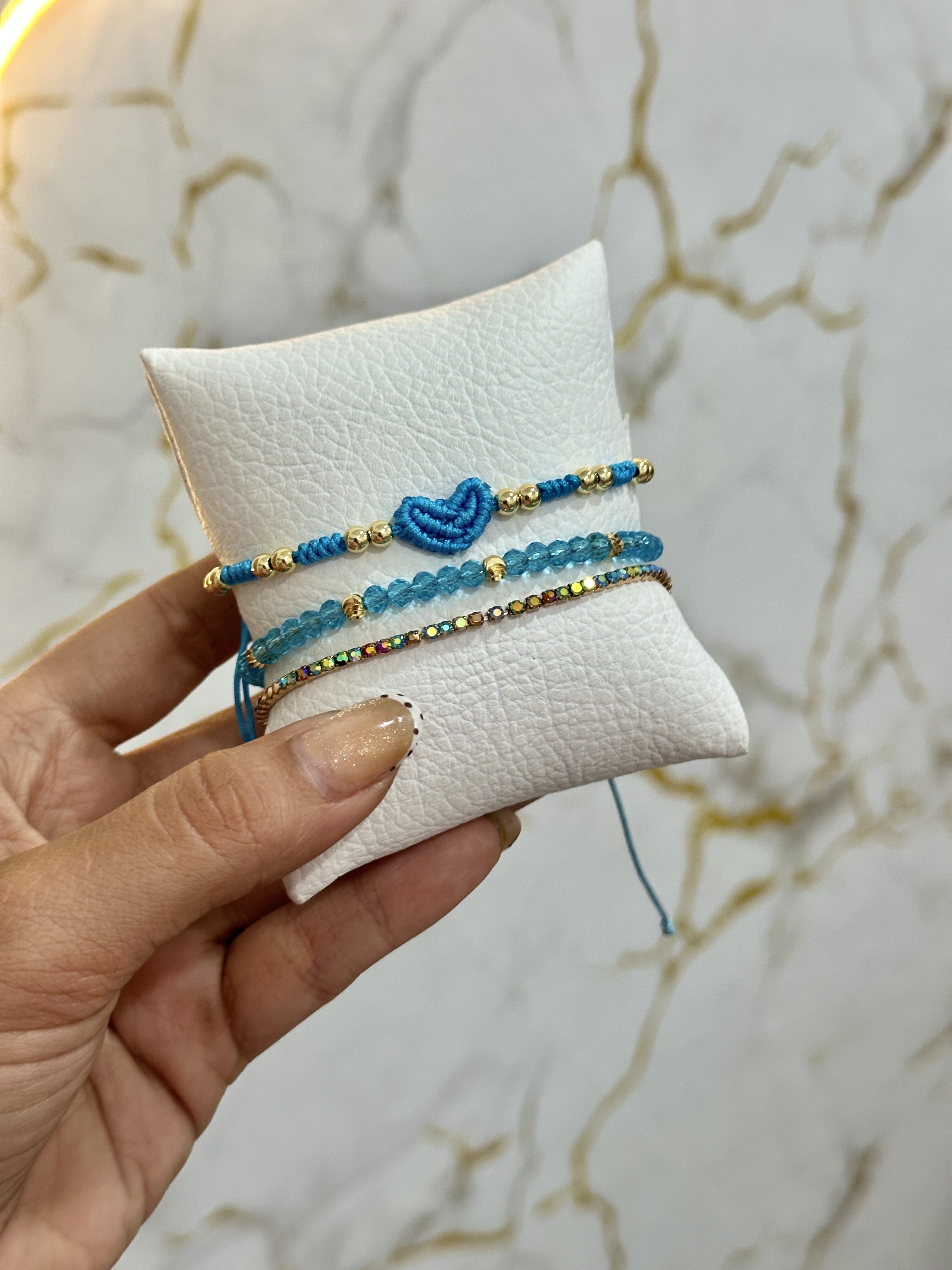 Set de pulseras de corazón tejido  3