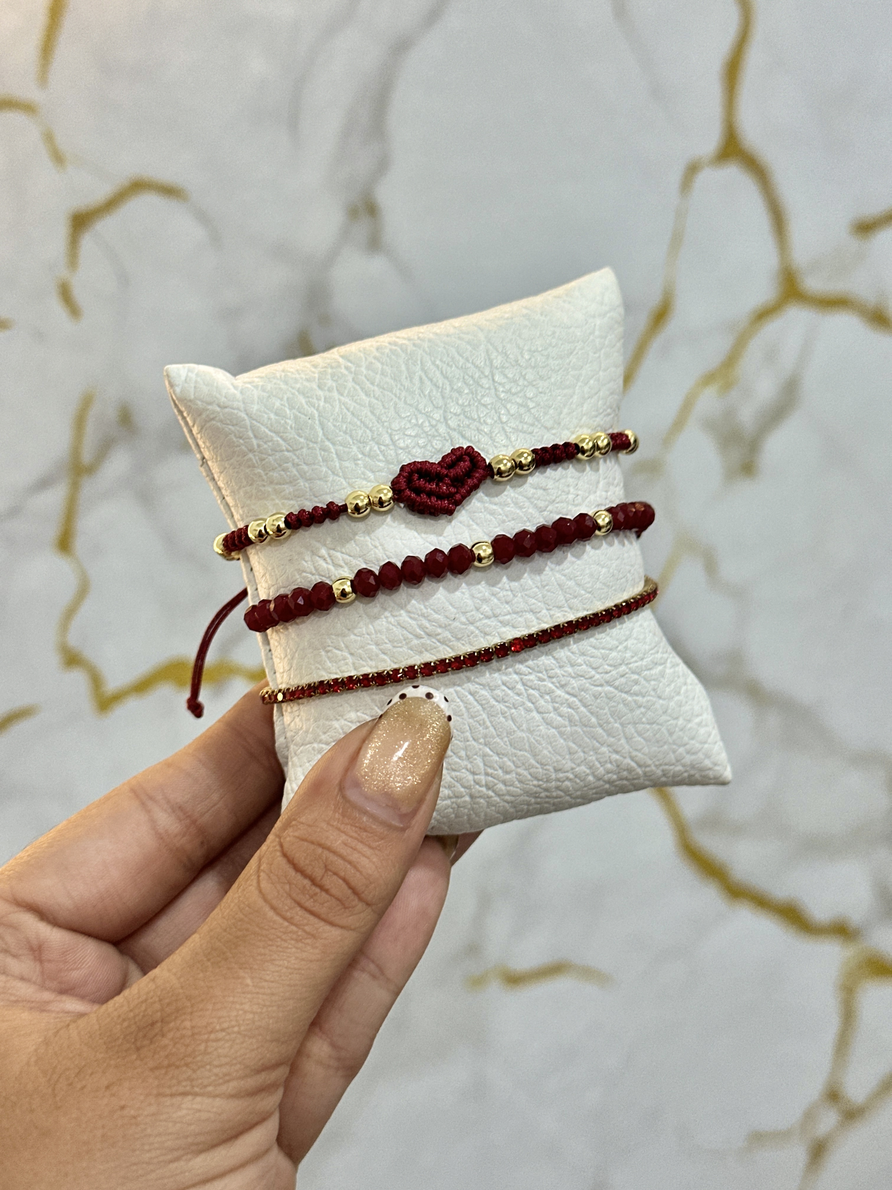 Set de pulseras de corazón tejido  5