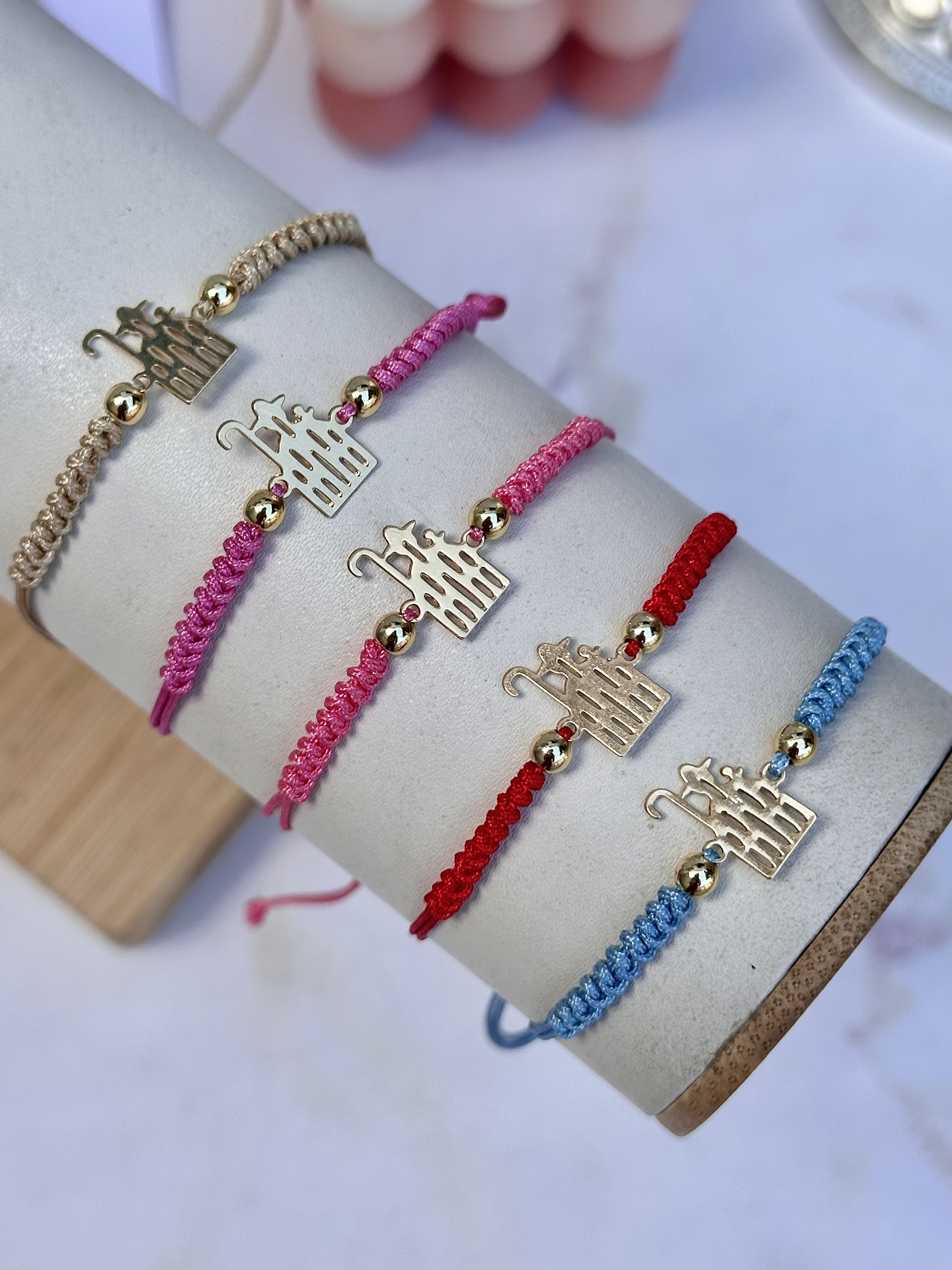 Pulsera Divina Pastora tejida 