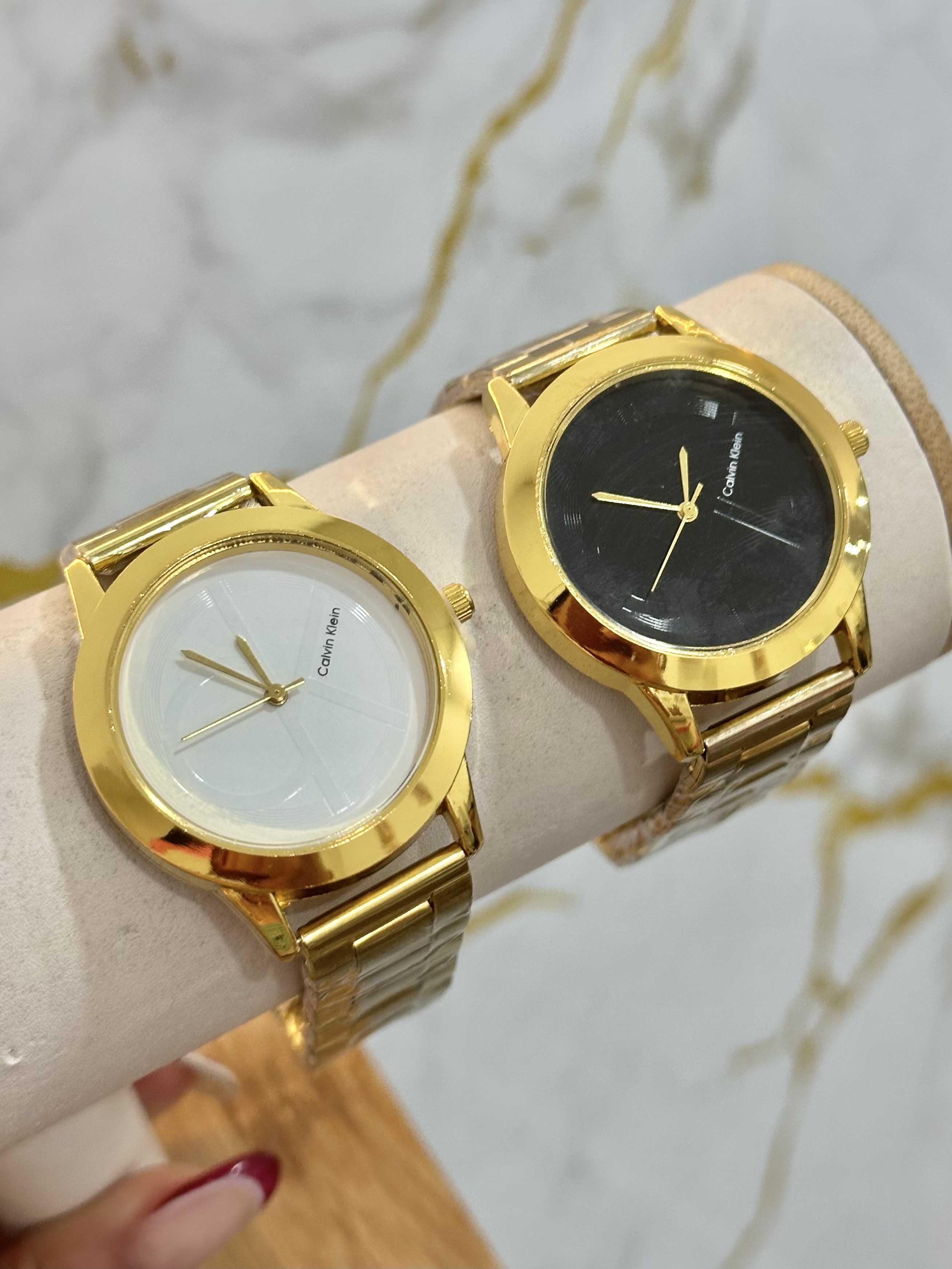 Reloj dorados unisex 