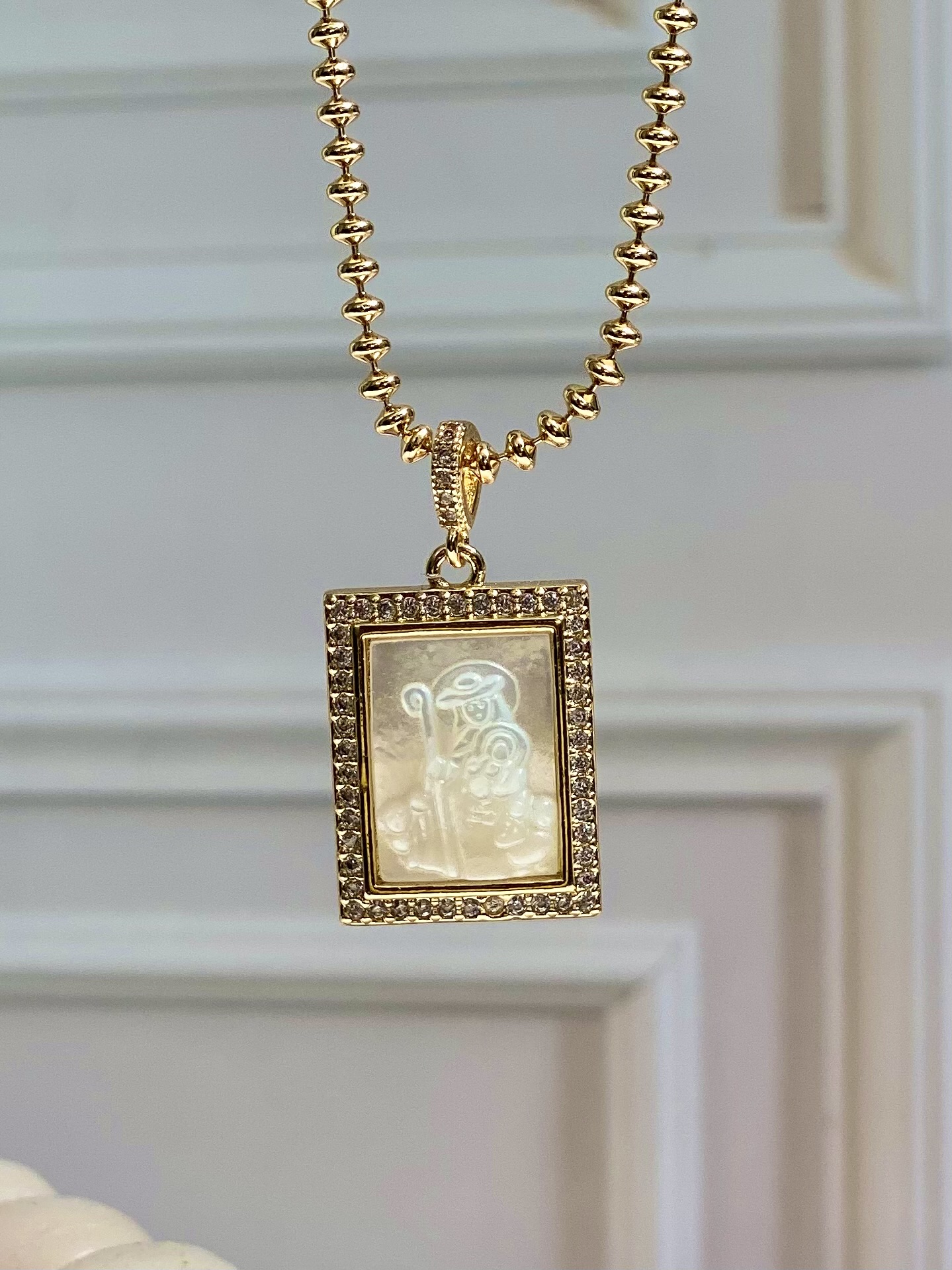 Collar divina pastora 