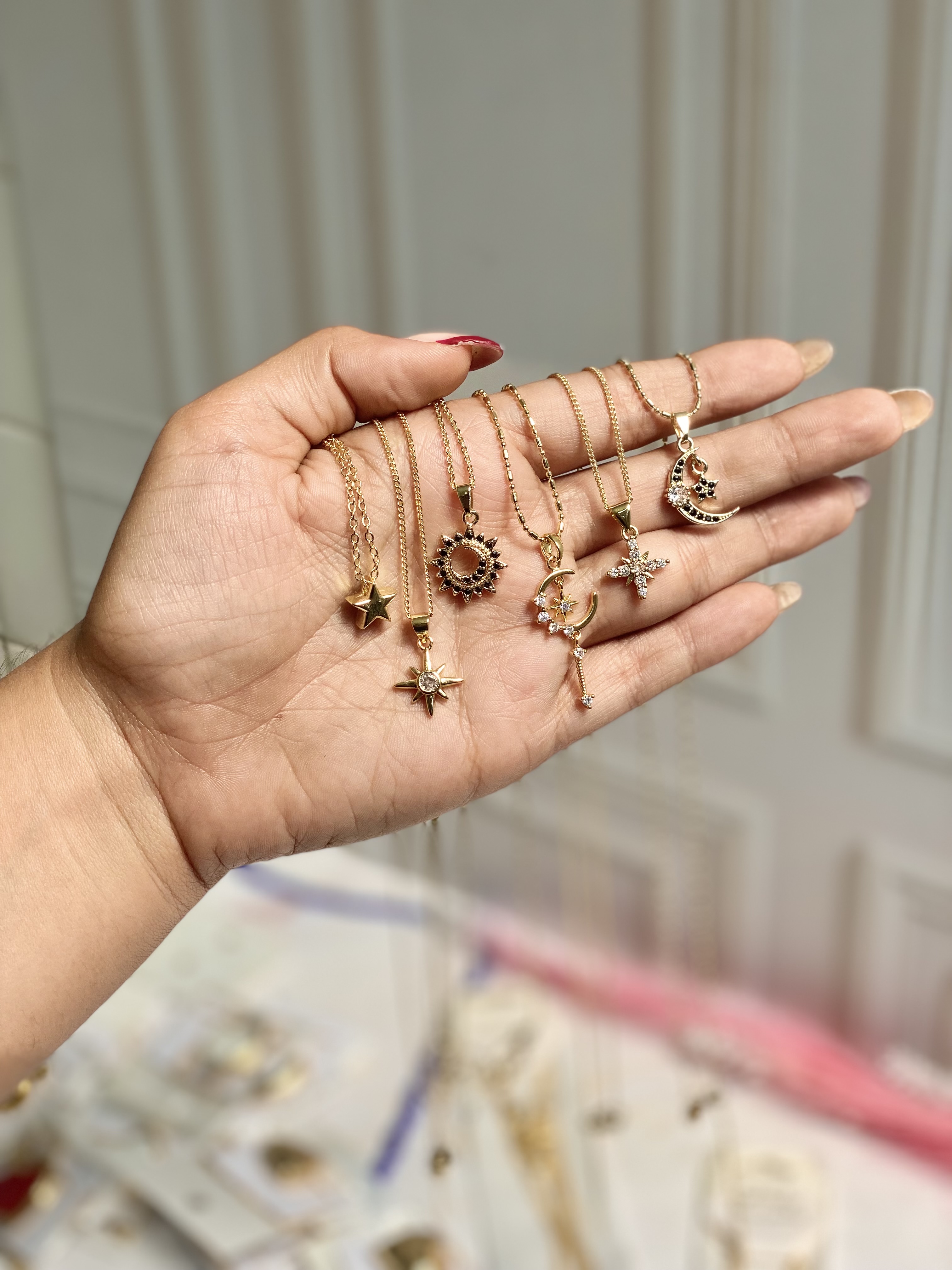 Collares lunas y estrellas 