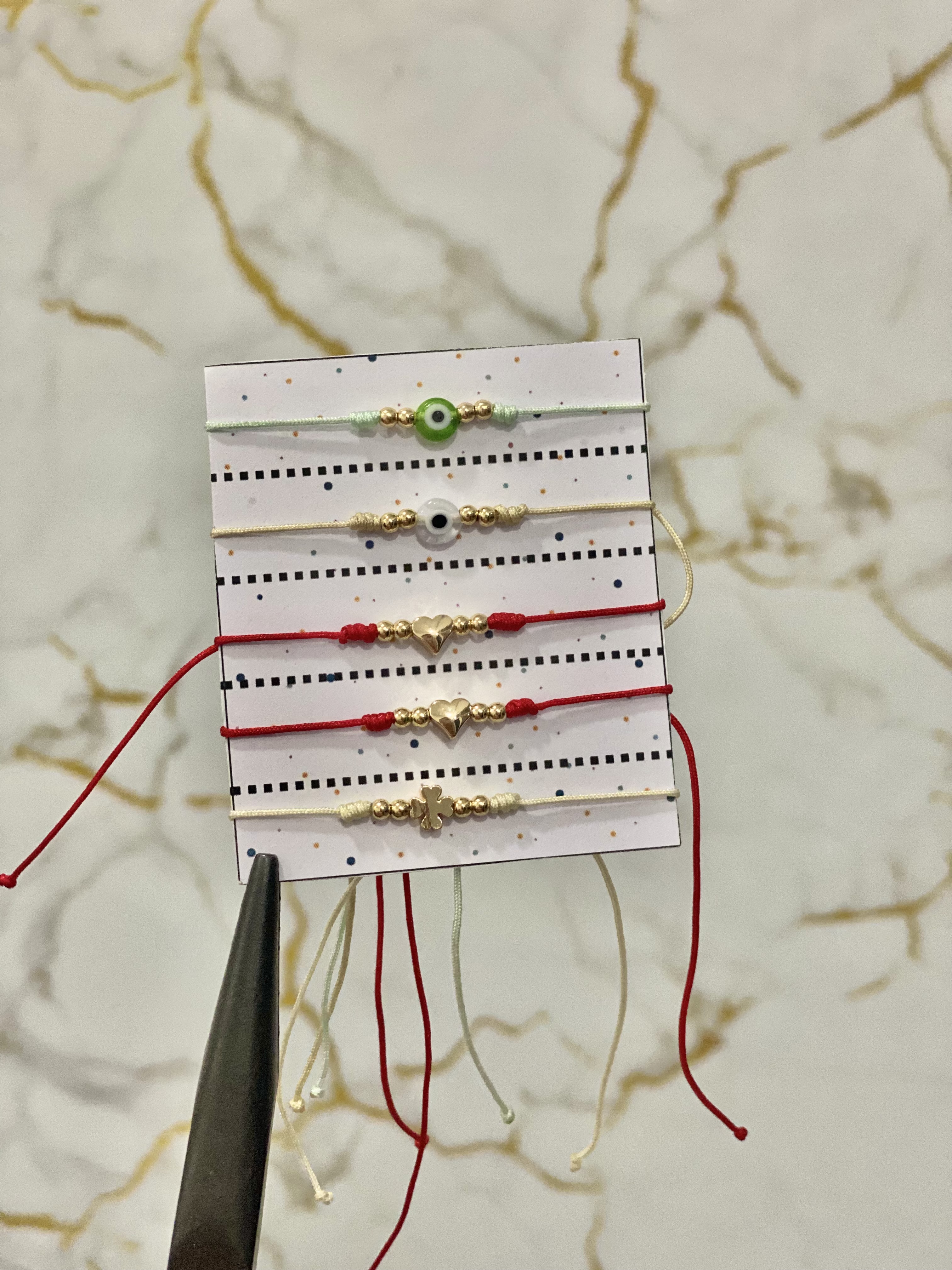 Pulseras de hilitos 4